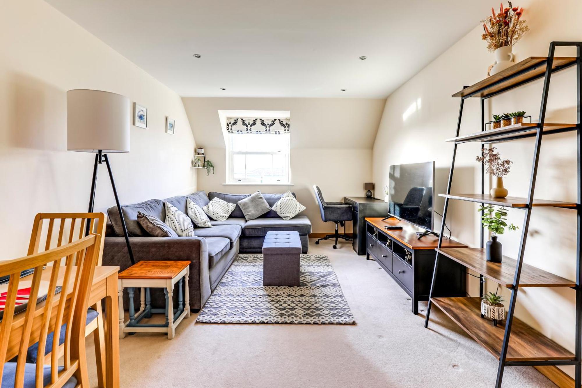 Entire 2 Bed Flat Contractors Families And Relocators Lägenhet Ware Exteriör bild